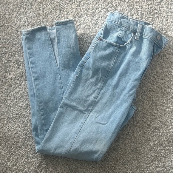 Abercrombie 90’s Straight Ultra High Rise Jeans - Picture 2 of 3